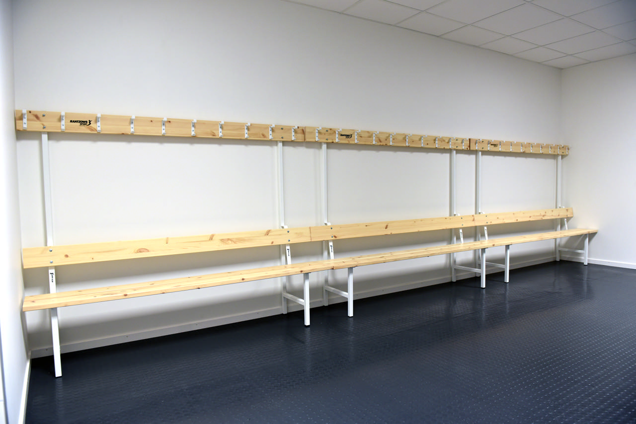 Yksipuoleinen pukuhuonepenkki 1,5 m