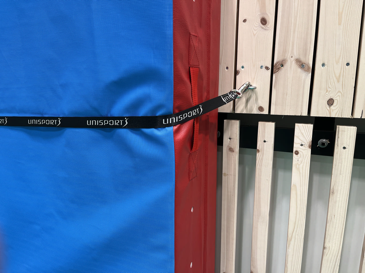 Strop til opbevaring af landingsmåtte