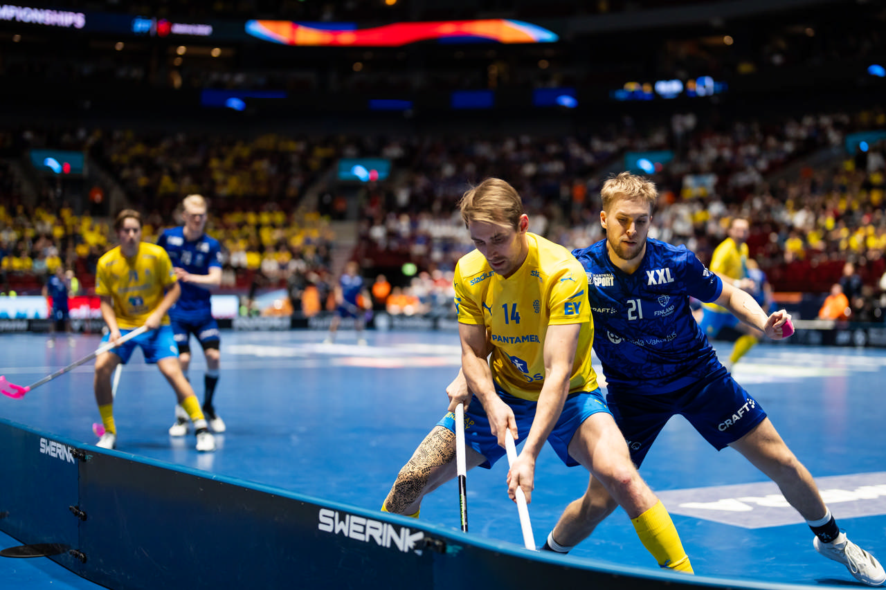 Innebandysarg SWERINK Elit, med röd topplist, inkl 2 vagnar, iff-certifierad