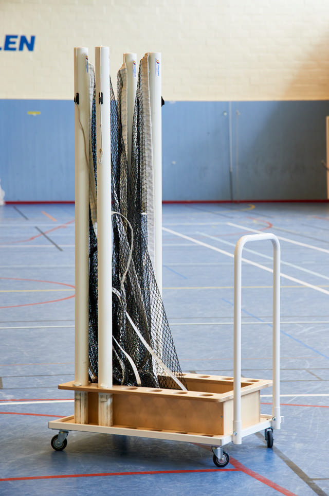 Säilytysvaunu pylväille, sopii 6 paria pylväitä.