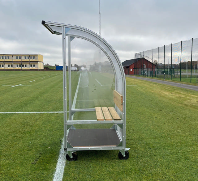 Domarbås 1-radigt med träbänk, 1 m