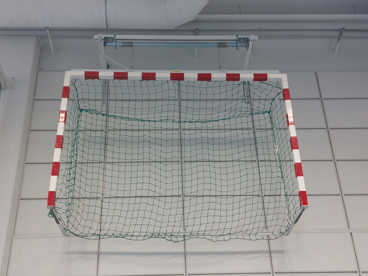 Välinehissi yhdelle käsipallomaalille