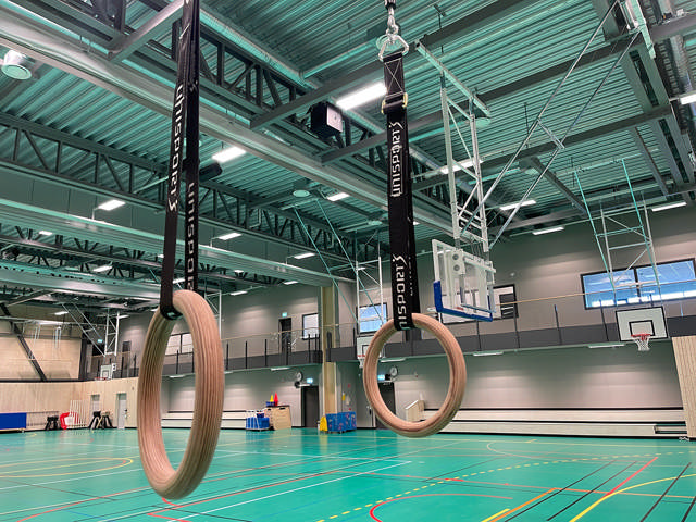 Ylösvedettävät voimistelurenkaat J101