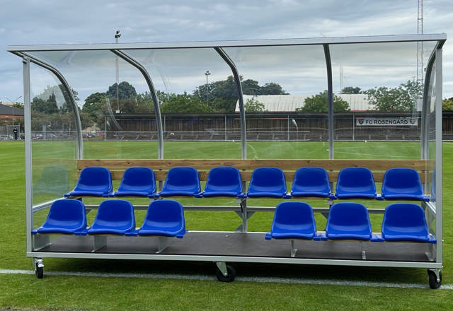 Player cabin 2-row 4m with wooden bench and plastic seats