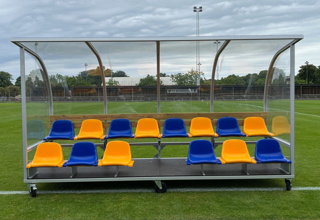 Player cabin 2-row 4m with wooden bench and plastic seats