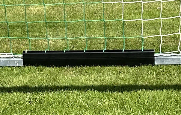 Robotgresskliper beskyttelse for fotballmål.