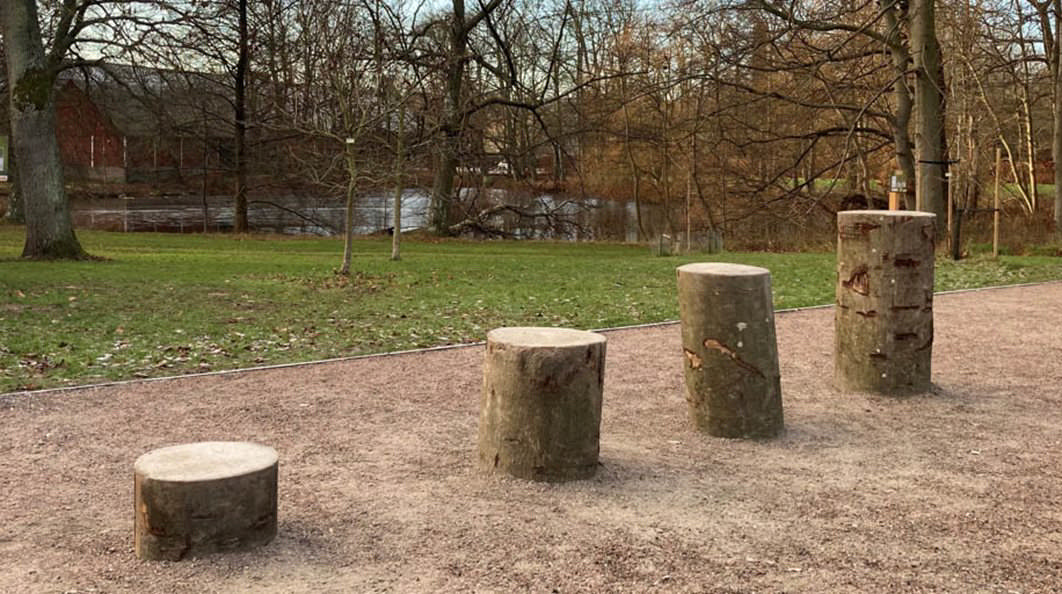 Upphopps stubbar, 4st olika höjder diam >40cm