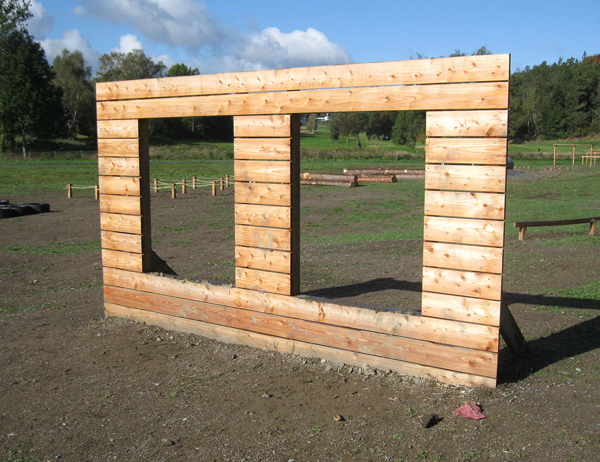 Fönstervägg, hinderbana